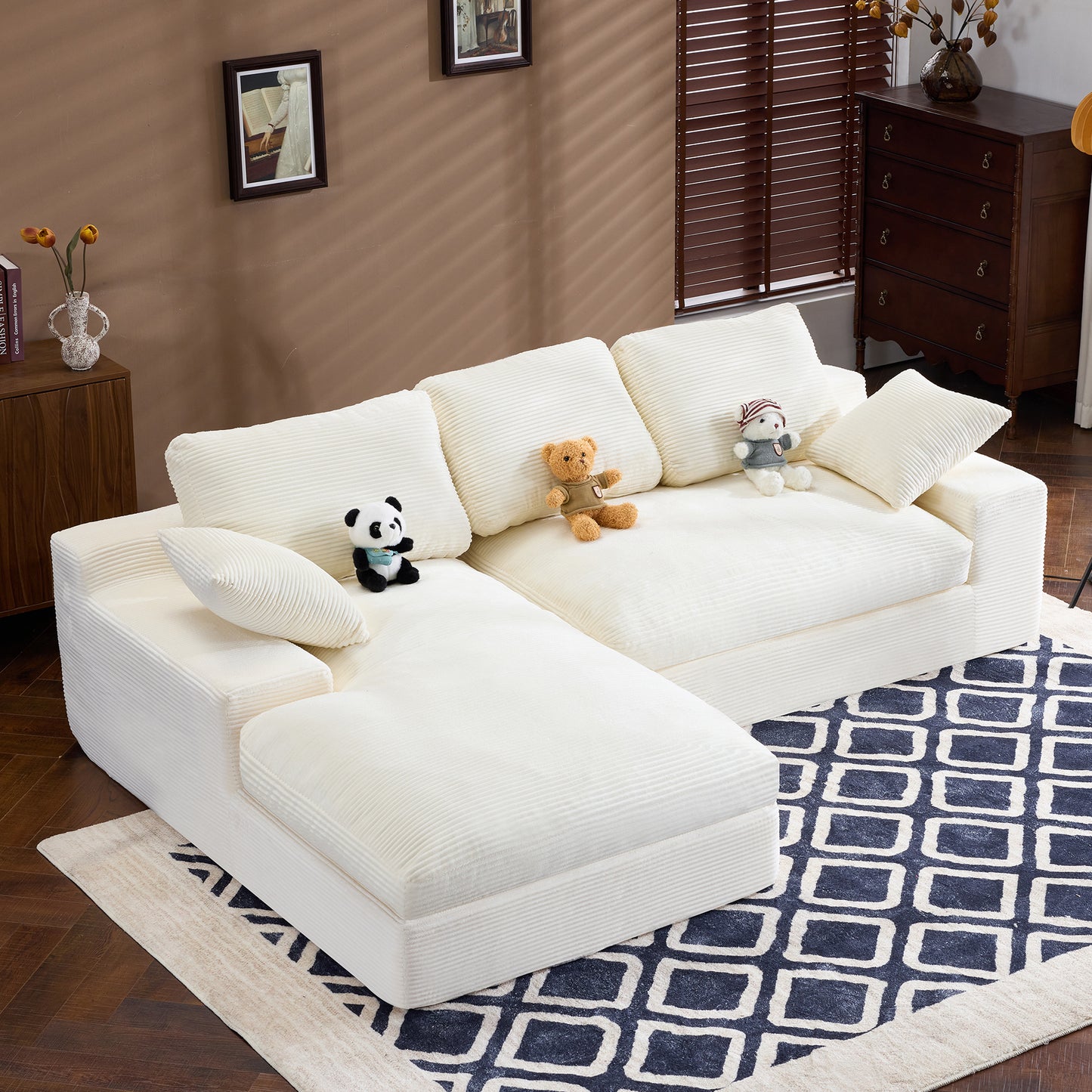 White corduroy compressed sofa. It has a soft and skin-friendly sitting feel, adding a healing atmosphere to the warm living room. It comes with 3 back cushions and 2 throw pillows. W3612S00013